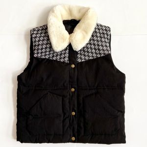 TOPSHOP BLACK VEST W/ FUR COLLAR & GOLD BUTTONS